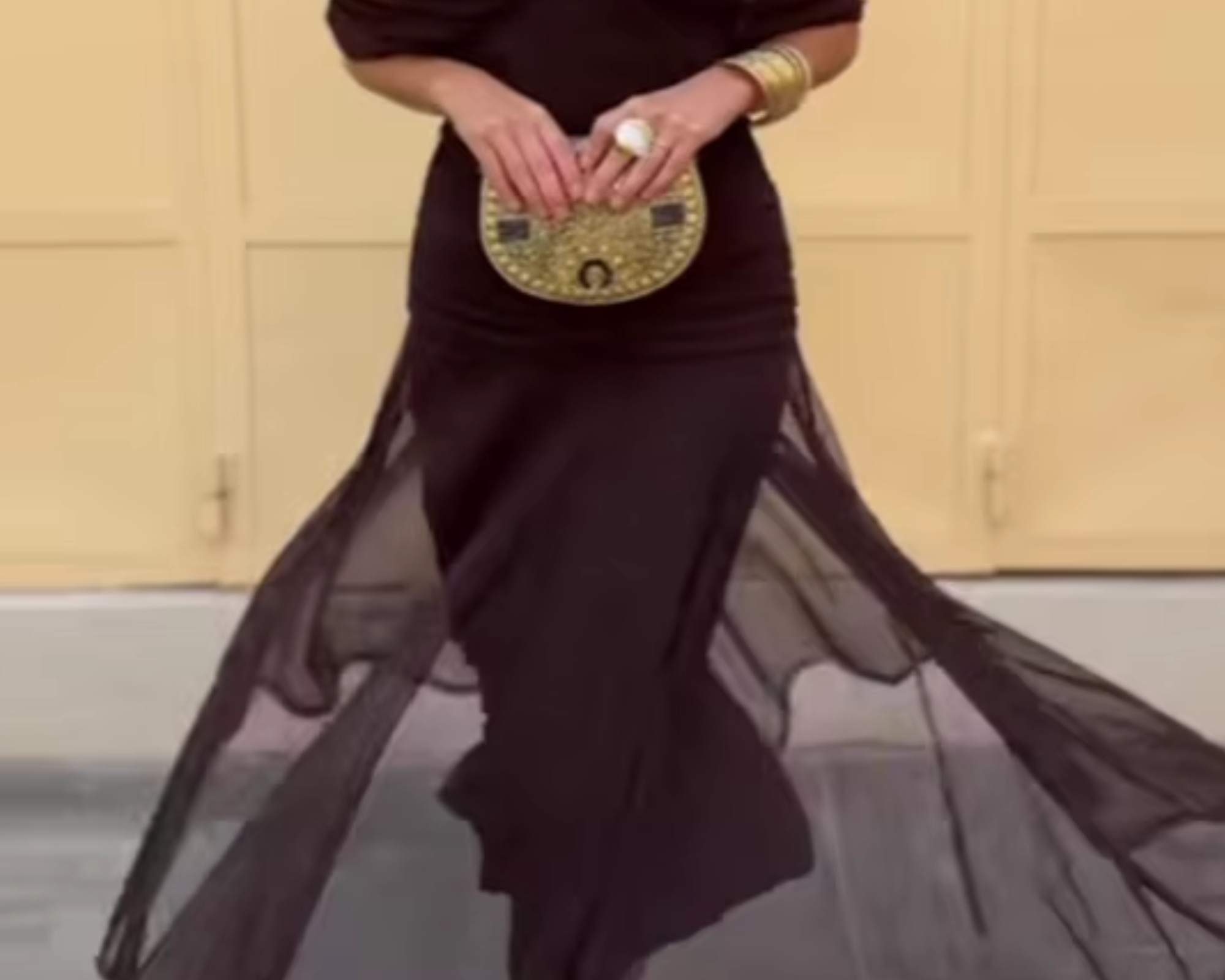 Louise | Elegantne Maxi Pidu Kleidiga V-kaelusega