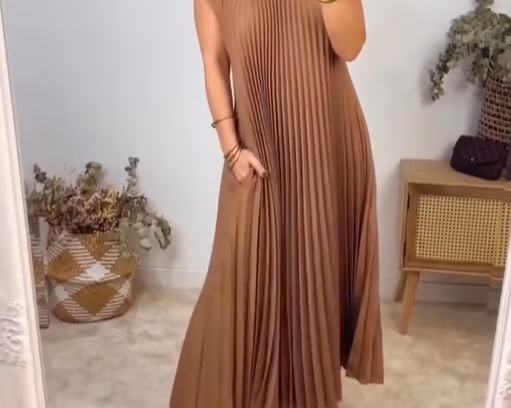 Sophia | Elegantne lõigatud plisseeritud maxi kleit