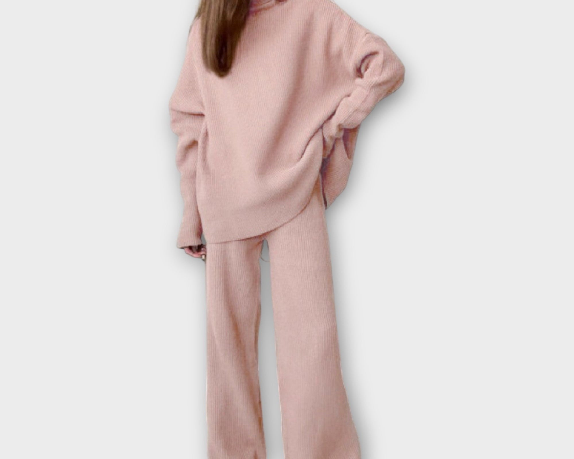 Mara | Kootud komplekt laia lõike ja minimalistliku disainiga